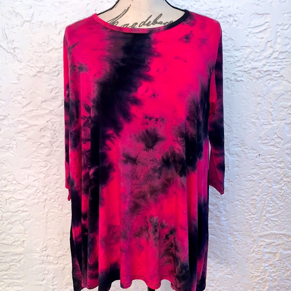 🦋Boutique Hot Pink Black Tie Dye Tunic Top